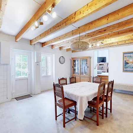 Lovely In Terres-de-haute-charen With Wifi Vakantiehuis Terres-de-Haute-Charente