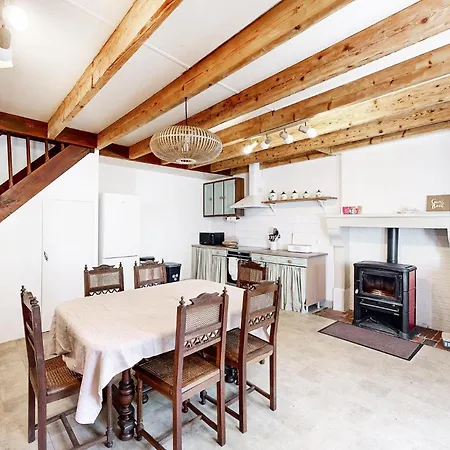 Lovely In Terres-de-haute-charen With Wifi * Terres-de-Haute-Charente